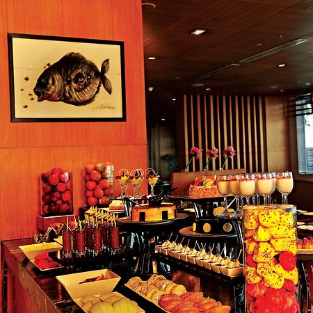 Holiday Inn New Delhi Mayur Vihar Noida By Ihg Екстер'єр фото A buffet at a restaurant