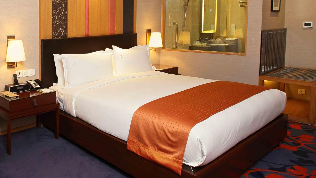 Holiday Inn New Delhi Mayur Vihar Noida By Ihg Екстер'єр фото A bed runner