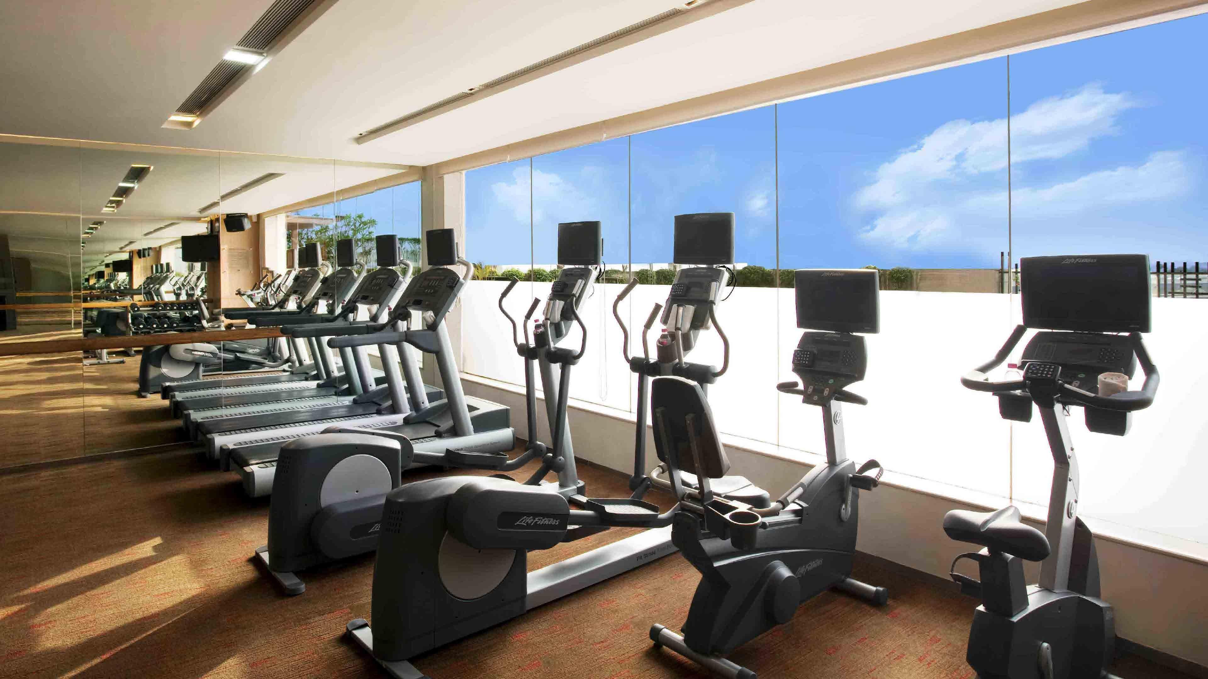 Holiday Inn New Delhi Mayur Vihar Noida By Ihg Екстер'єр фото The gym at the hotel