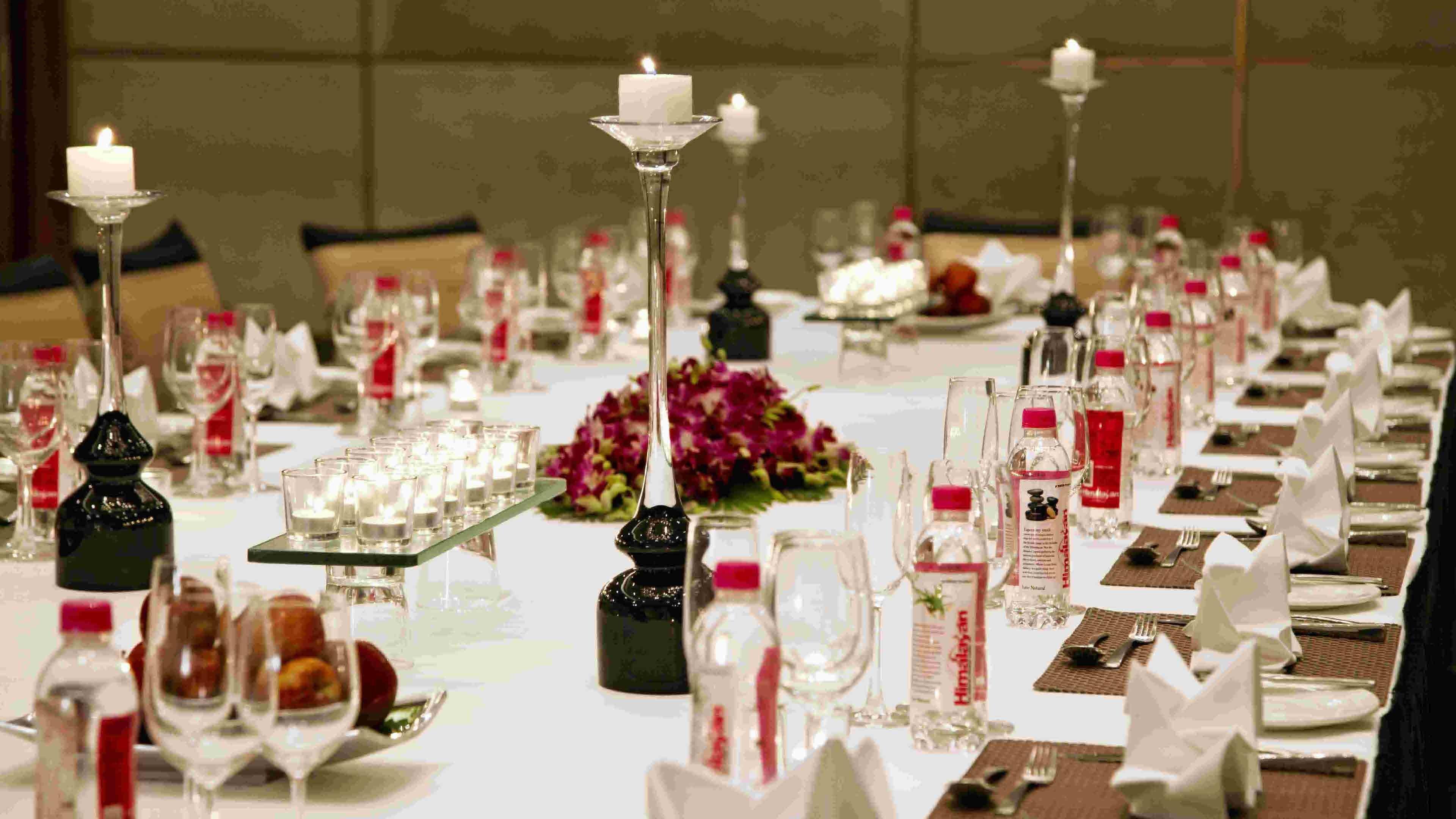 Holiday Inn New Delhi Mayur Vihar Noida By Ihg Екстер'єр фото A table set for a formal dinner