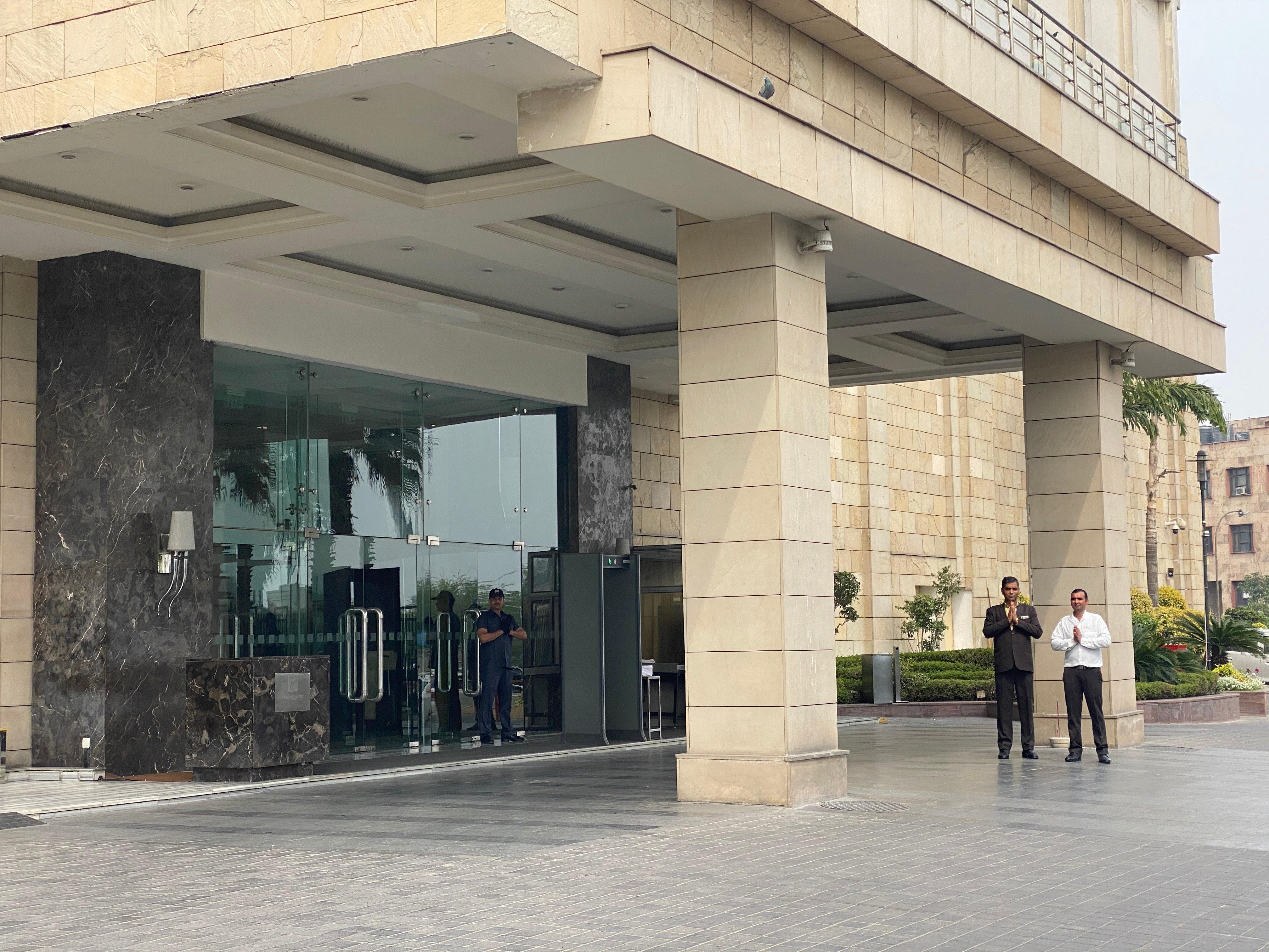 Holiday Inn New Delhi Mayur Vihar Noida By Ihg Екстер'єр фото The main entrance of the hotel