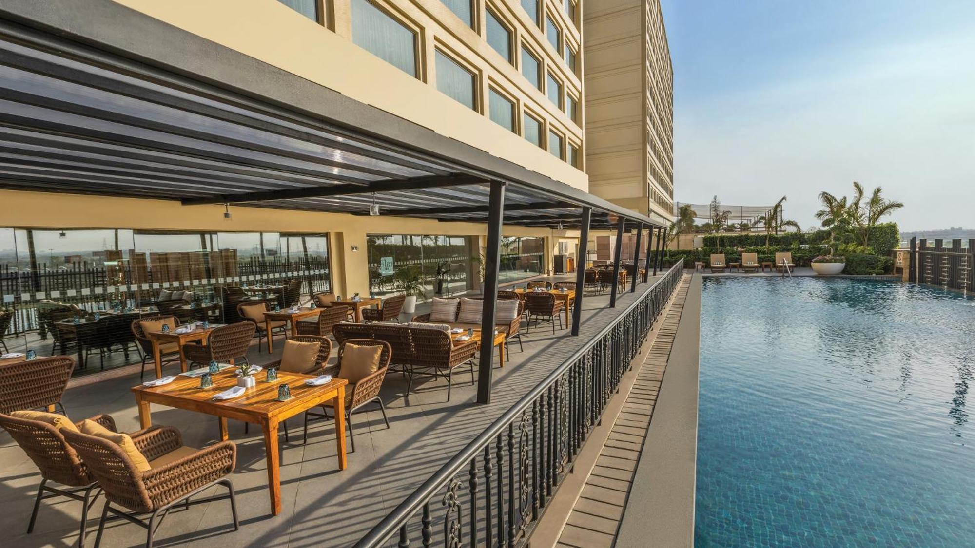 Holiday Inn New Delhi Mayur Vihar Noida By Ihg Екстер'єр фото The Poolside at The Park, Hyderabad